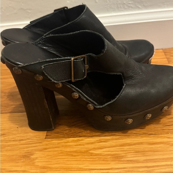 FREE PEOPLE Black Leather Wood Wonders Clogs Shoes Platform Size 10 40 Boho - Picture 4 of 7
